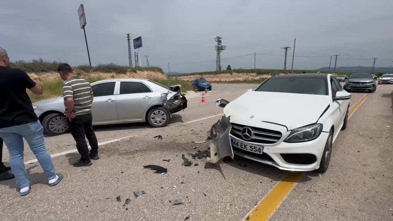 Elazığ'da trafik kazasında 4 kişi yaralandı - Diyarbakır Son