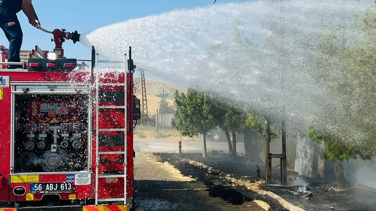 Kurtalan'da Akaryakıt İstasyonu Yangını Söndürüldü