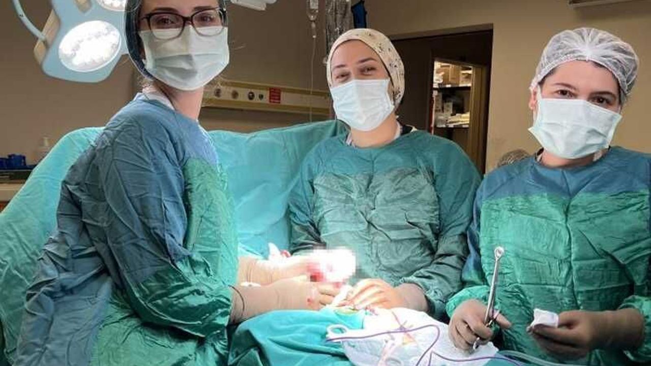 Bitlis'te gebe hastaya over kisti operasyonu