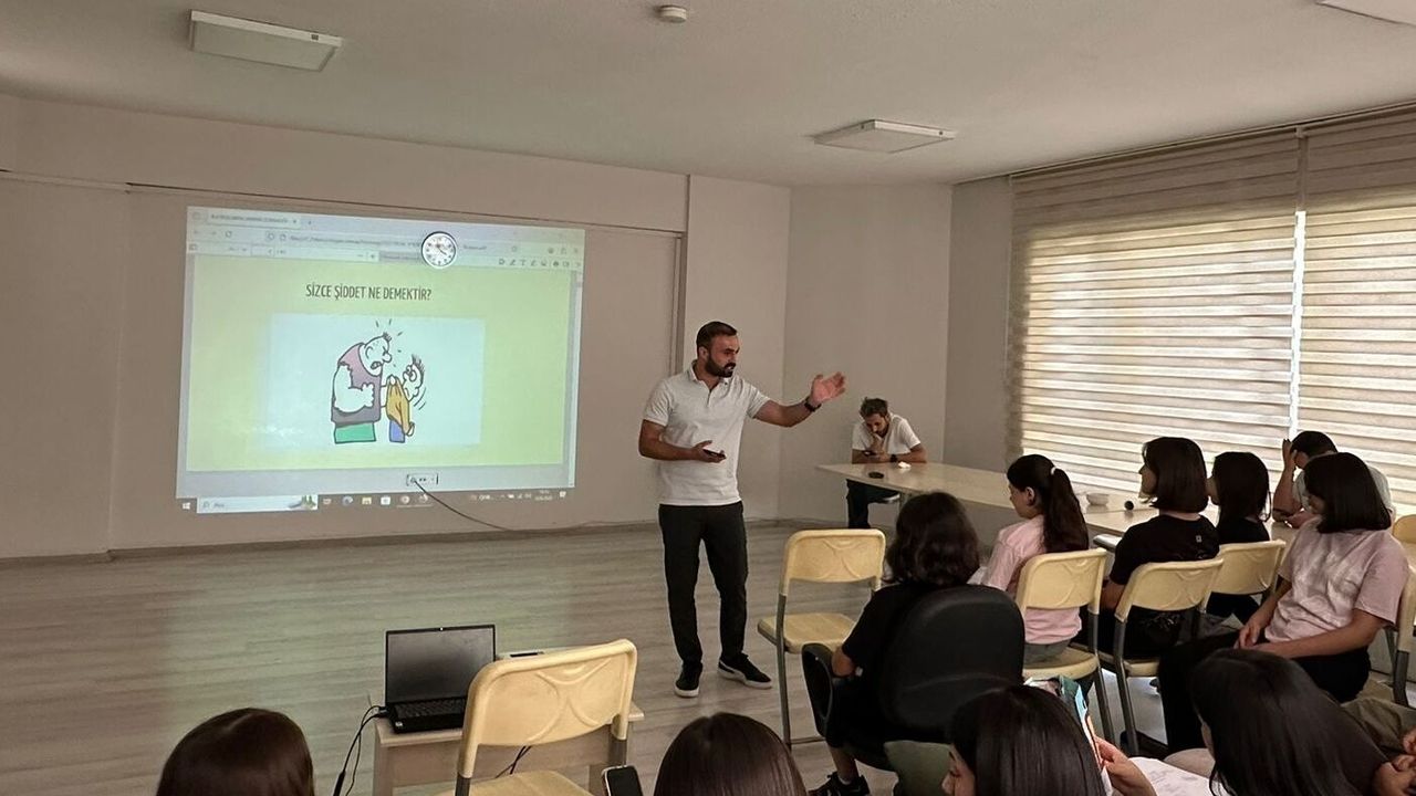 Batman'da çocuklara "akran zorbalığı" ve "sağlıklı yaşam" eğitimi verildi