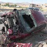 Refüjdeki bariyere çarpan otomobilde 4 kişi yaralandı