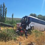 Diyarbakır’da Otobüs Ağaca Çarptı: 2 Kişi Yaralandı