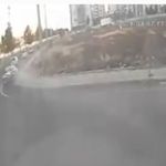 Diyarbakır’da kaldırımda yürüyen anne ve 2 çocuğa otomobil çarptı: Sürücü tutuklandı