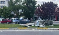 Erzincan'da kuvvetli rüzgar nedeniyle çatılar uçtu, ağaçlar devrildi
