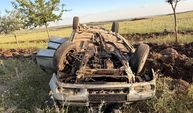 Şanlıurfa'da şarampole devrilen otomobildeki 3 kişi yaralandı