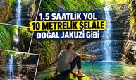 10 metreden dökülüyor, kayaları rengarenk şekillendiriyor