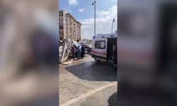 Ağaca çarpan dolmuş minibüsteki 13 üniversite öğrencisi yaralandı