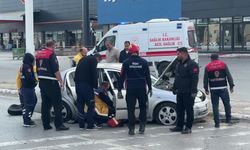 İki otomobilin çarpıştığı kazada 1 kişi öldü, 3 kişi yaralandı