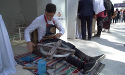 Süpürge ustaları, mesleği geleceğe taşıyacak çırak bulamıyor