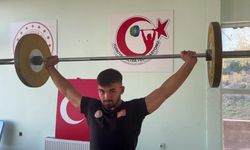 Toptan gıda deposundan halterde şampiyonluğa uzandı