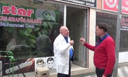 Babasından öğrendiği berberliği 62 yıldır aynı heyecanla sürdürüyor