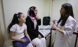 İşitme engelli anne ve kızı, biyonik kulakla birbirini daha rahat duydu