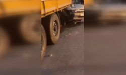 Park halindeki tıra çarpan otomobilin sürücüsü yaşamını yitirdi