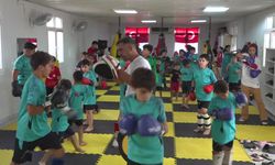 Wushu antrenörü muhtar, mahallesindeki çocuk ve gençlere savunma eğitimi veriyor