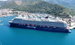 "Mein Schiff 5" kruvaziyeriyle Marmaris'e 2 bin 670 turist geldi