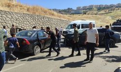 2 otomobilin çarpıştığı kazada 1 kişi öldü, 3 kişi yaralandı