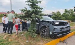 Ambulans ile SUV tipi aracın çarpıştığı kazada 10 kişi yaralandı