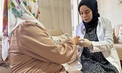 Karnındaki bebeğiyle sağlıklı doğum için anne adaylarını takip ediyor
