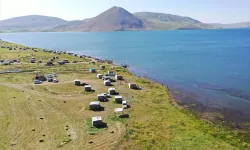 Ağrı'daki Balık Gölü yaz sıcaklarından kaçanların gözdesi oldu