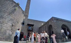 Sur İçi'nin Manevi Atmosferi Asyalı Misafirleri Büyüledi