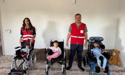 Cam kemik hastası 3 kardeşe tekerlekli sandalye desteği