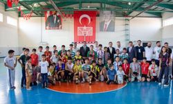 Çınar Kaymakamı Güngör’den Yaz Spor Kurslarına Ziyaret! Gençlerle Bir Araya Geldi
