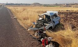 Devrilen otomobildeki 3 kişi yaralandı