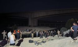 Fırat Nehri'nde Mahsur Kalan 26 Kişi Ekiplerin Müdahalesiyle Kurtarıldı