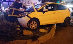 Mardin'de İki Otomobil Çarpıştı: 3 Yaralı
