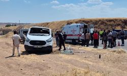 Öğrenci servisi ile otomobil çarpıştı: 17'si öğrenci 19 yaralı