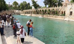 Şanlıurfa’da Balıklıgöl Hareketliliği: Ziyaretçiler Tarihi Alana Akın Etti