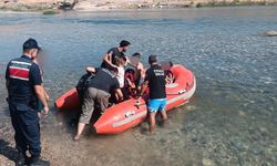 Diyarbakır'da Piknik Alanında 10 Kişi Suların Ortasında Mahsur Kaldı
