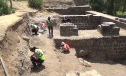 Malazgirt'te 2 Bin Tarihi Eser Gün Yüzüne Çıkarıldı