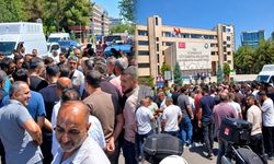 Öğrenci Servis Esnafı Diyarbakır Büyükşehir Belediyesi Önünde Toplandı