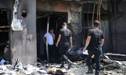 Plazadaki yangının çıkış nedenini tespit etmek için ekiplerin incelemesi sürüyor