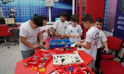 Çocuklar robotik kodlamayla geleceğe hazırlanıyor