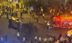 Bağlar’da iki araç çarpıştı: Bir araç yan yattı, yaralılar var