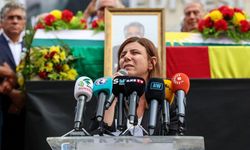 Mehdi Zana için  Belediye önünde tören