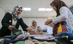 Atık perde kumaşları yapay zeka destekli tasarımlarla çeşitli ürünlere dönüştürülüyor