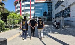 Kavgayı ayırmaya çalışan kişiyi bıçaklayan şüpheli tutuklandı