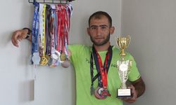 Ekmek parası için inşaatta, şampiyonluk için pistte ter döküyor