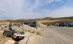 Hafriyat kamyonu ile hafif ticari araç çarpıştı: 3 ağır yaralı