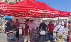 Diyarbakır'da "1001 Hayır Hizmeti" kapsamında reyhan şerbeti ve su ikram edildi