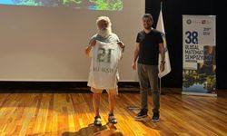 Prof. Dr. Ali Nesin’e Amedspor Forması