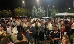 Mızraklı için havalimanında bekleyiş: Kalabalık giderek artıyor