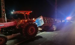 SUV tipi araç ile traktörün çarpıştığı kazada maddi hasar oluştu