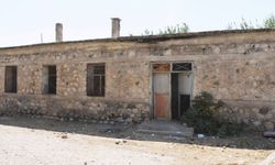 Silopi’de tehlike oluşturan metruk binanın yıkımına başlandı