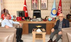 Rektör Eronat Yıllar Sonra Öğretmeniyle Bir Araya Geldi