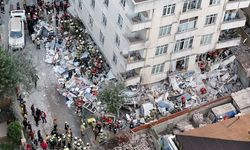 Maltepe’de 7 katlı binanın 3 katı çöktü: 10 kişi kurtarıldı, 1 kişi hayatını kaybetti
