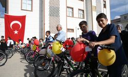 Çelikhan'da 200 çocuğa bisiklet dağıtıldı